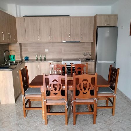 شقة Taurasi Red Saranda المظهر الخارجي الصورة