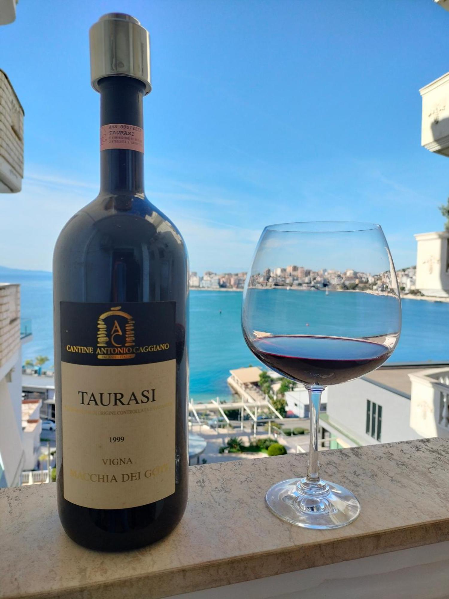 شقة Taurasi Red Saranda المظهر الخارجي الصورة