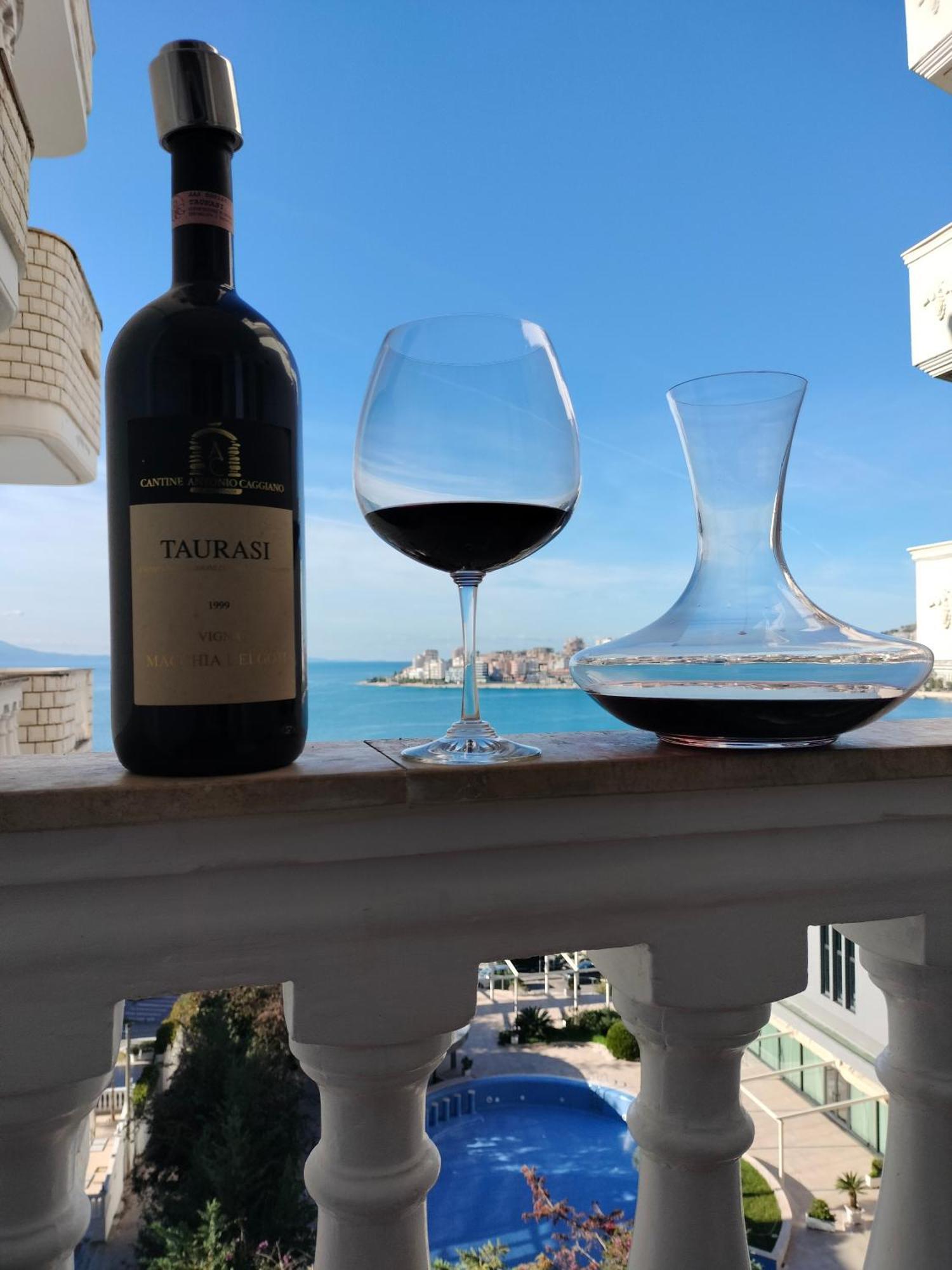 شقة Taurasi Red Saranda المظهر الخارجي الصورة