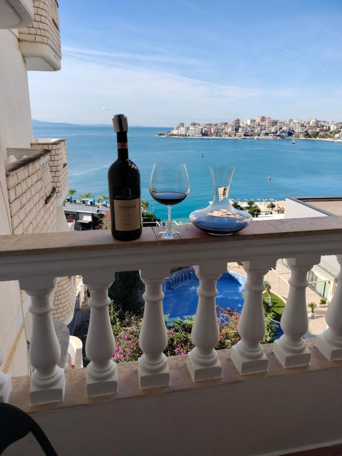 شقة Taurasi Red Saranda المظهر الخارجي الصورة